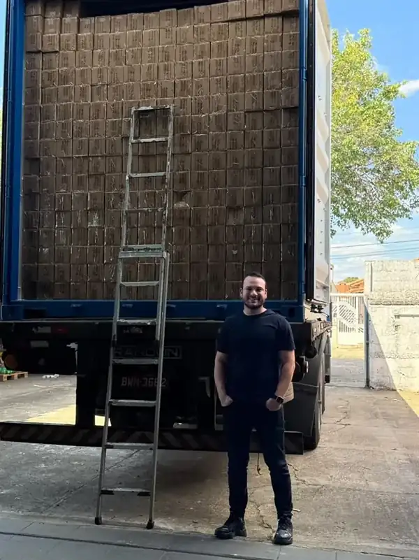 Vitor Mazzini com container Randon lotado