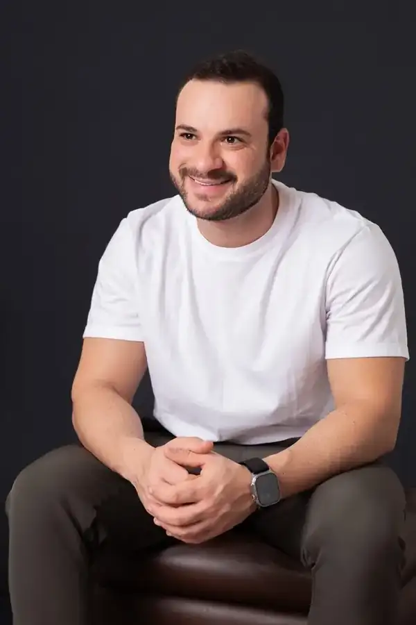 Vitor Mazzini sorrindo
